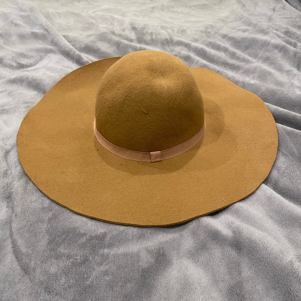 Tan felt hat